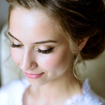 Achieve a fresh-faced bridal look with these professional top tips