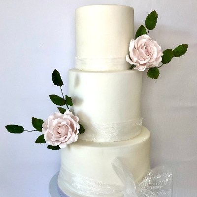 Floral creations: Leading Lady Cakes has launched a new subscription box service
