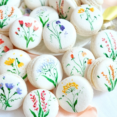 Wedding News: Emma Dodi Cakes’ new Wild Flowers macaron collection is launching in May