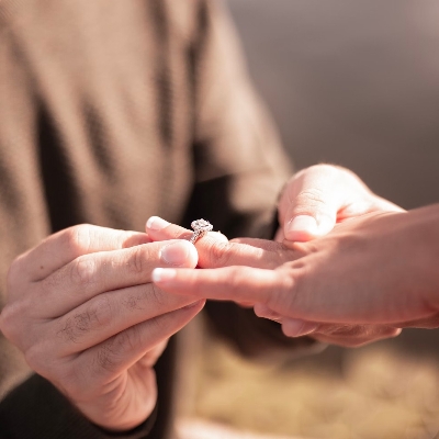 Wedding News: How to master taking the perfect engagement ring photo