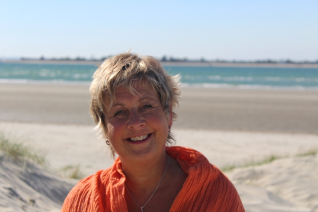 Celebrant or registrar? We asked Sussex-based supplier Rachael Thompson: Image 1