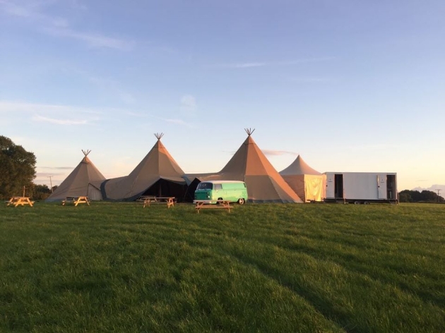 A helping hand from Sussex wedding venue, School House Farm, Petworth: Image 1