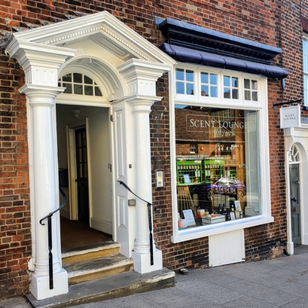 Shop front of Scent Lounge on Arundel High Street