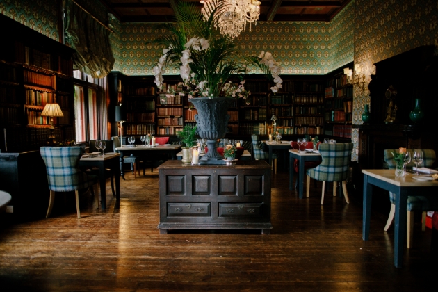 Huntsham Court, Devon, image of the sung bar green room with comfy sofas