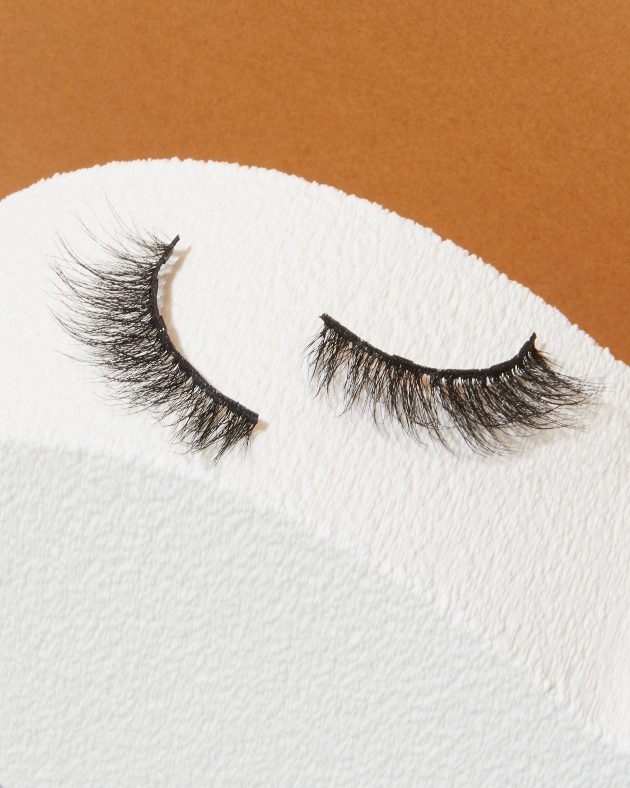Lola's lashes from the Amber set