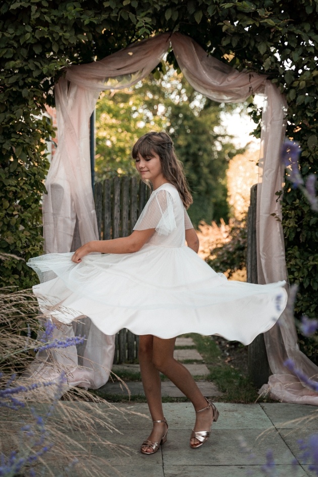 flowergirl twirling