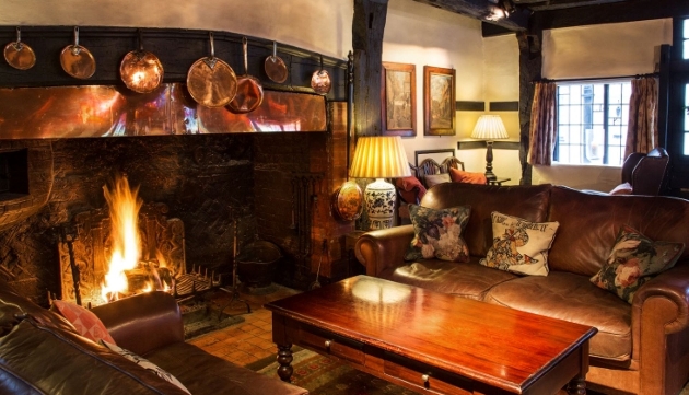 spread eagle lounge bar with roaring fire