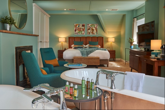 seaview suite with two copper tubs and bed 