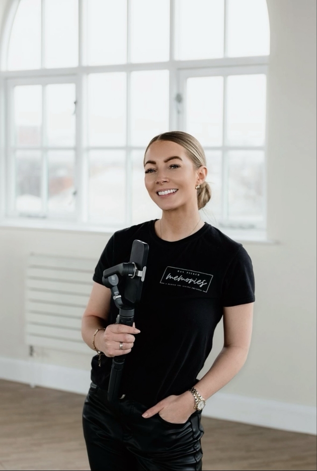 Hannah Tunnifcliffe from Han Picked Memories ready to capture a wedding