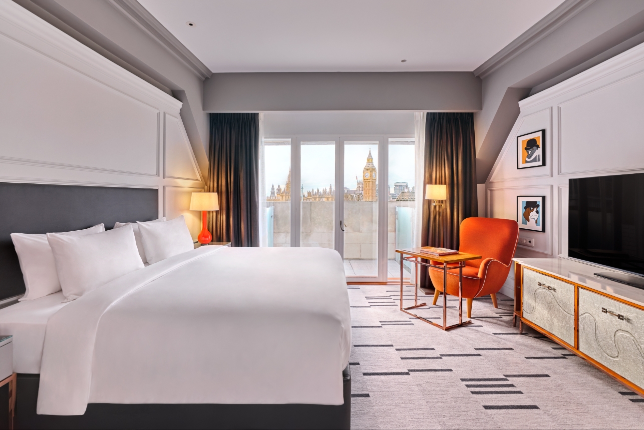 A double room with a view of big ben 