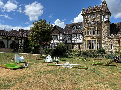 Globetrotters Crazy Golf & Games